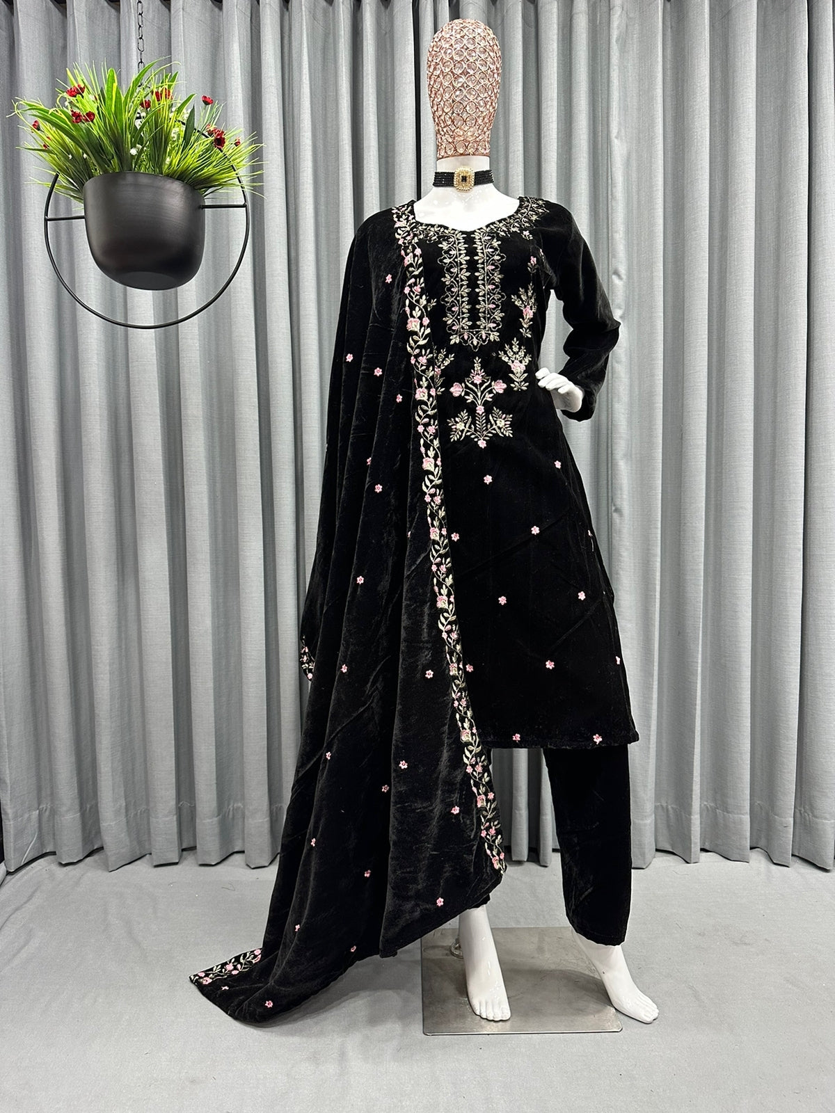 Dashing Looking Straight Cut Black Georgette Embroidery Work Salwar Kameez Online