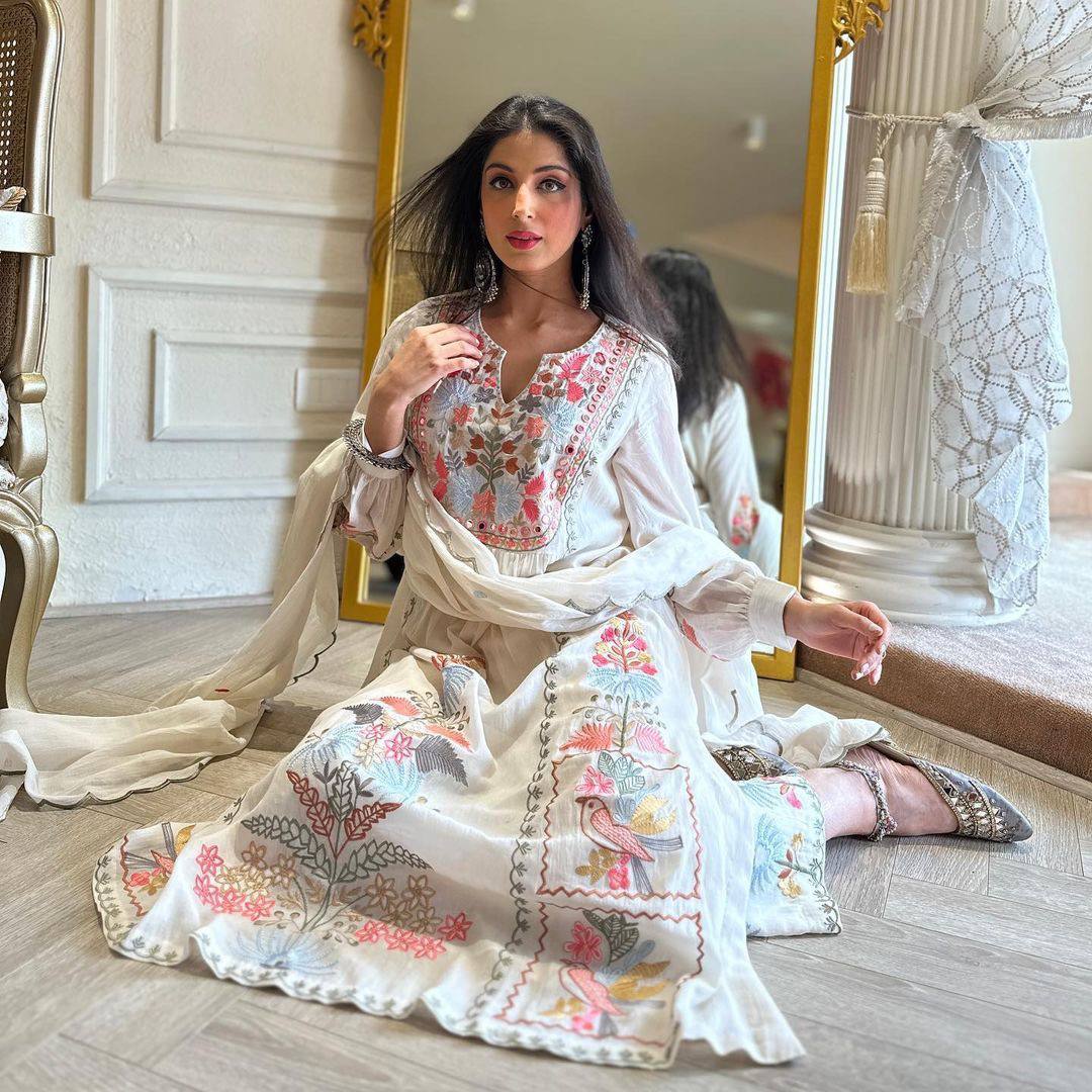 Beautiful Ivory Color Georgette Full Stitched Rayon Thread Work Suit