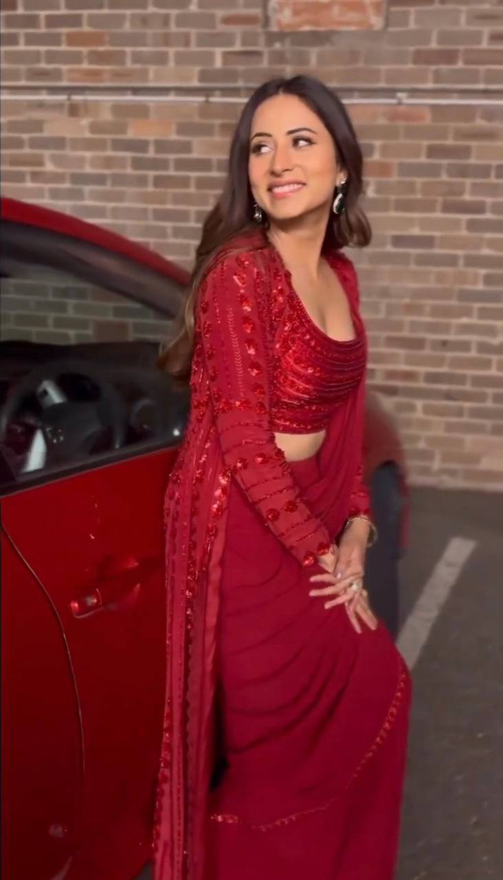 Attractive Rakul Preet Wear Georgette Red Colour Shrug Saree