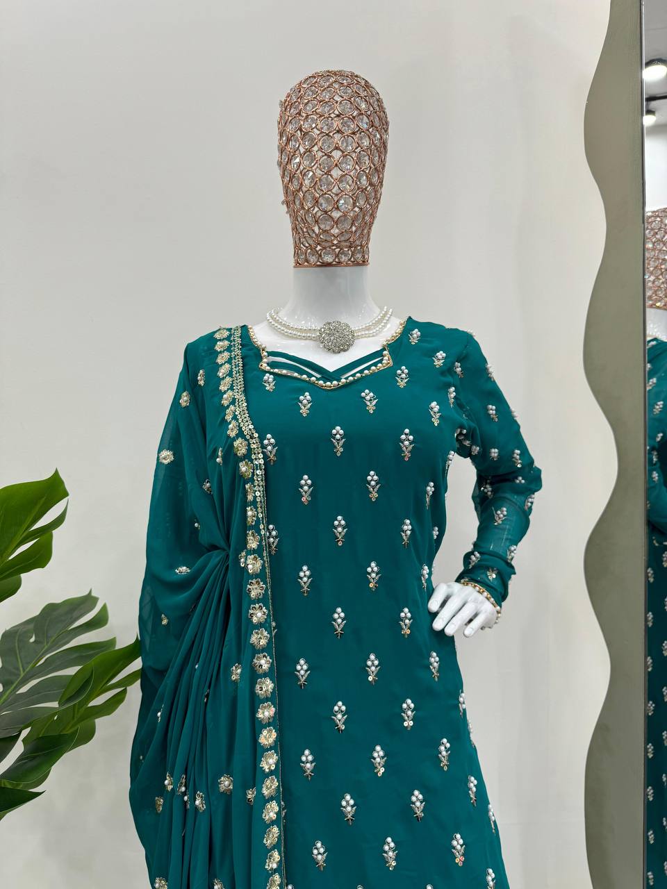 Amazing Georgette Fabric Thread Rivet Moti Fancy Lace Border Work Salwar Suit