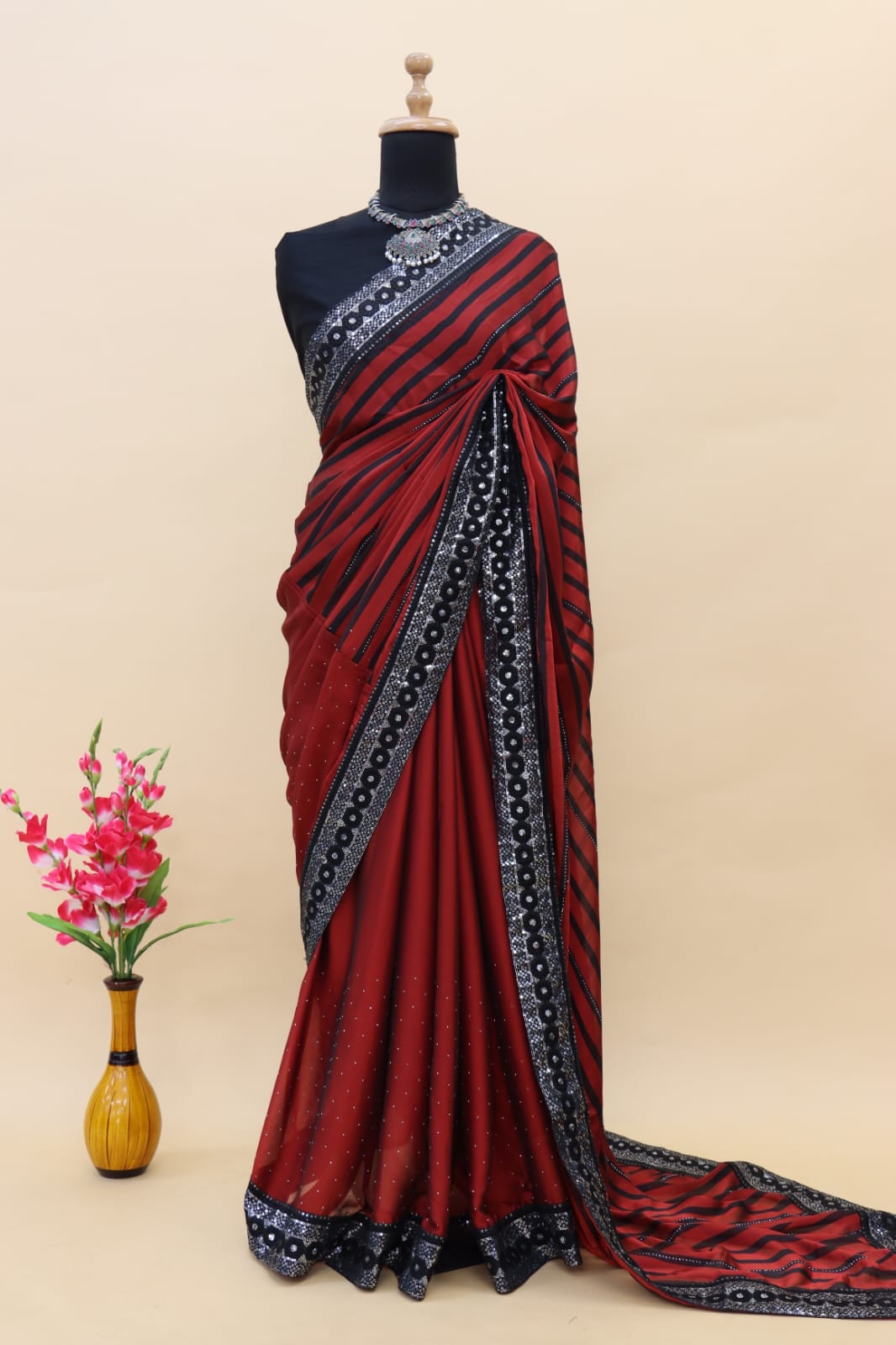 Designer Rhinestone Hot Fix Stone Saree Laces, Roll Length: 5.5 Meter,  Width: 5 Inch at Rs 50/meter in Surat