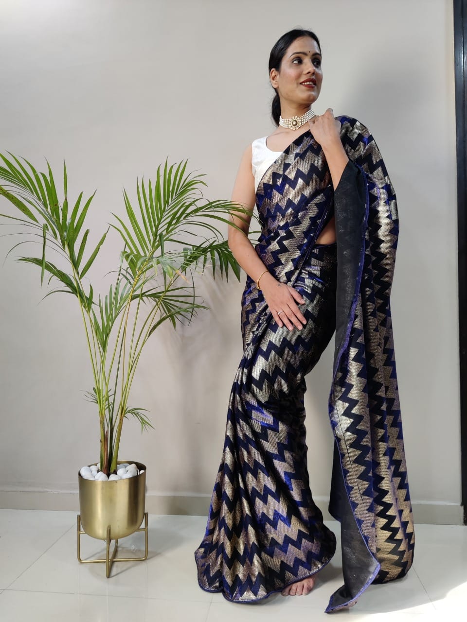 1 Minutes Readymade Heavy Knitting Saree With Foil Print in Zig Zag Pattern